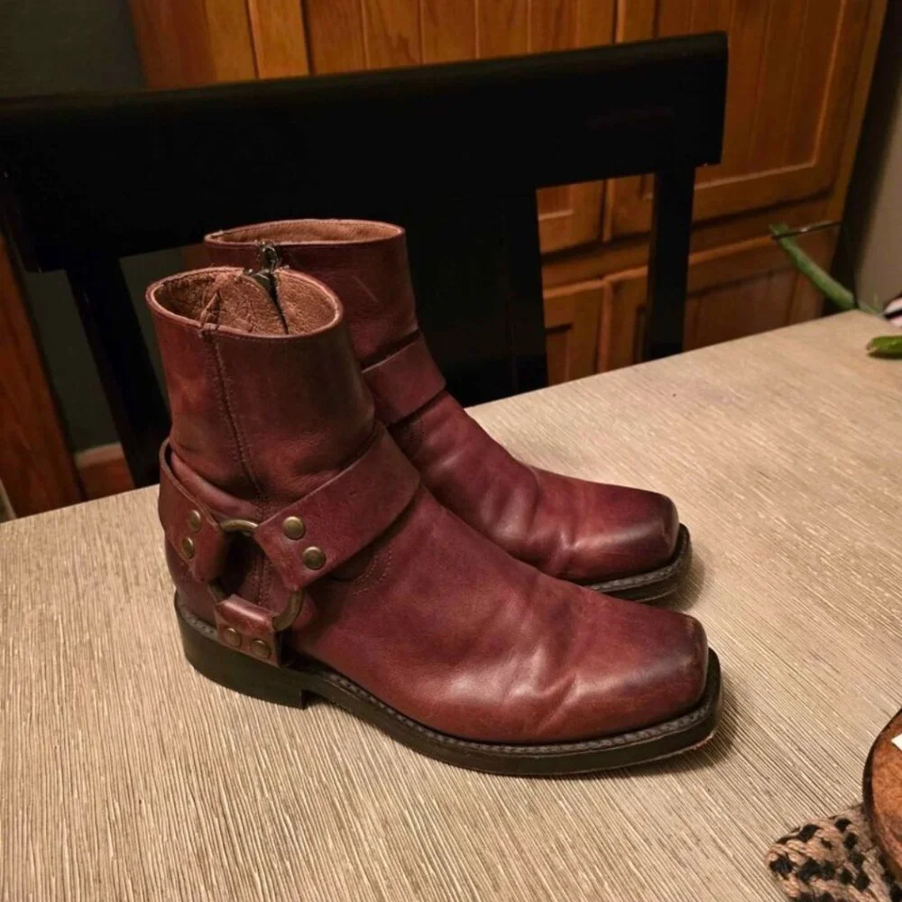 Size 6 Frye Brand leather boot w inside zipper - Picture 5 of 5